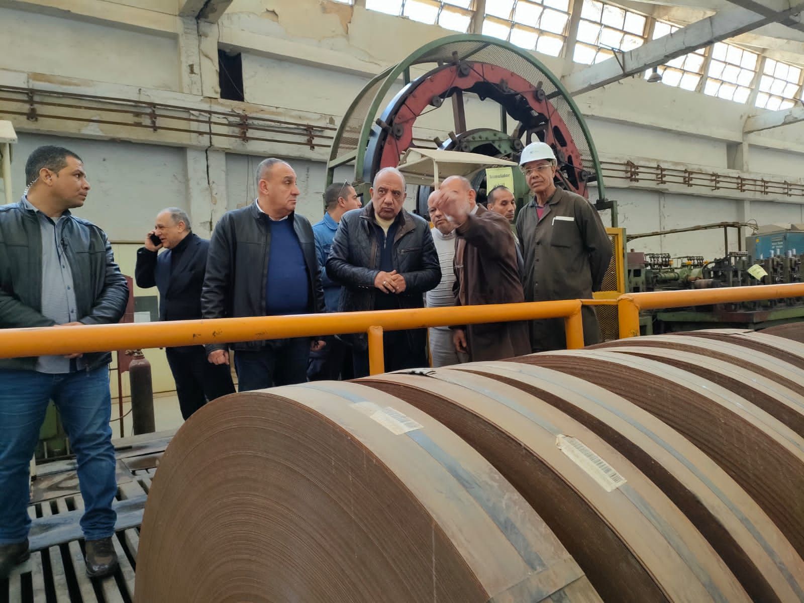 وزير قطاع الأعمال يتفقد مصانع شركتى "النصر لصناعة المواسير والسيارات"