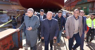 وزير النقل ورئيس هيئة القناة يتفقدان ترسانة السويس لبحث توطين صناعة السفن