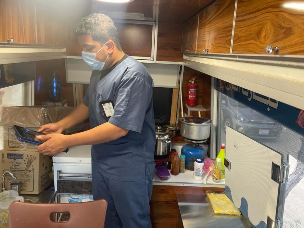 صور| حملة لرفع مستوى الوعي بين عربات الطعام المتنقلة بالأحساء