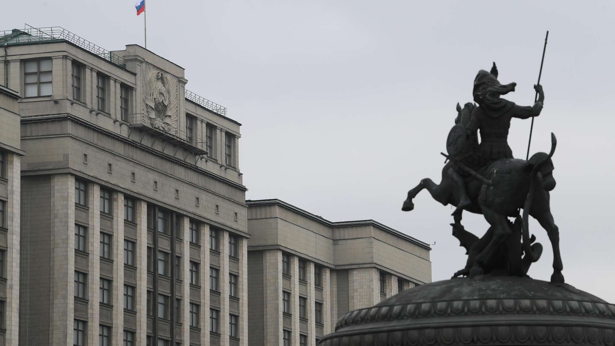 برلماني روسي لـ"الخليج 365": الضربات الأمريكية في العراق وسوريا تثير المزيد من المواجهة