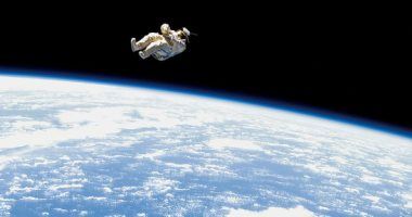 تكنولوجيا: زى النهارده.. إلقاء بدلة فى الفضاء ودورانها حول الأرض مرتين