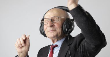 5 نصائح لحماية كبار السن من تقلبات الطقس.. أبرزها مراقبة الجو وممارسة الرياضة