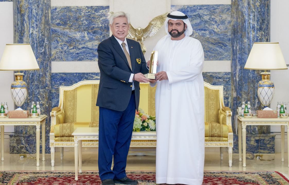 الامارات | ولي عهد الفجيرة يتسلم جائزة الشخصية الإنسانية لعام 2023 من الاتحاد الدولي للتايكواندو