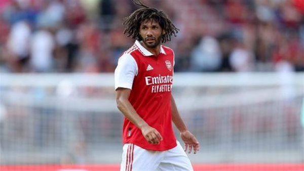 النني على مقاعد بدلاء آرسنال أمام ليفربول في الدوري الإنجليزي