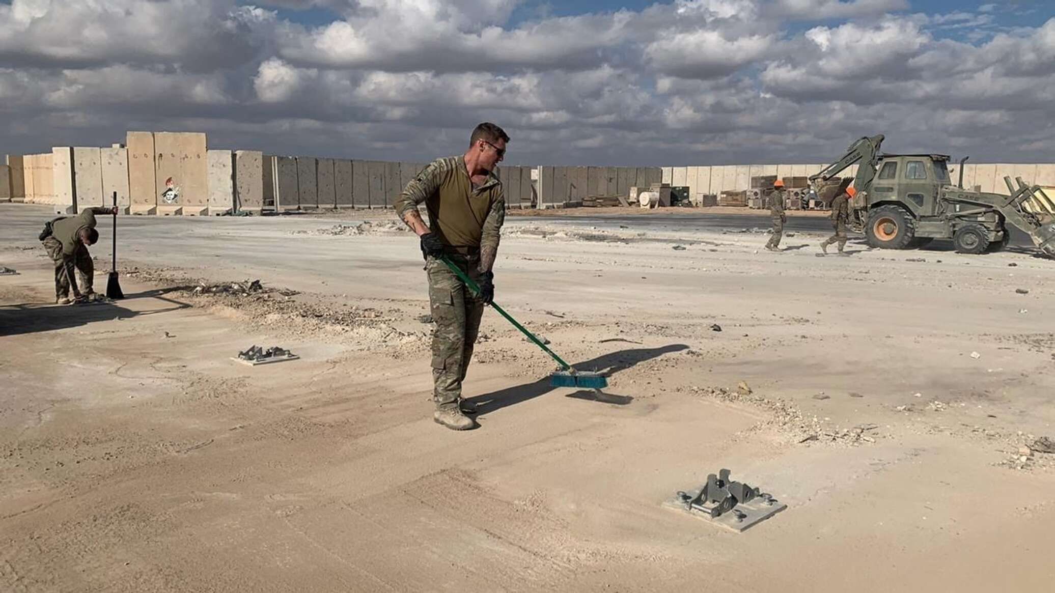 هل تدفع "عمليات المقاومة" نحو مغادرة القواعد العسكرية الأمريكية للشرق الأوسط؟