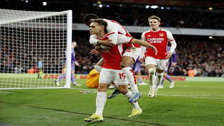 أرسنال يفوز على ليفربول بثلاثية في الدوري الإنجليزي