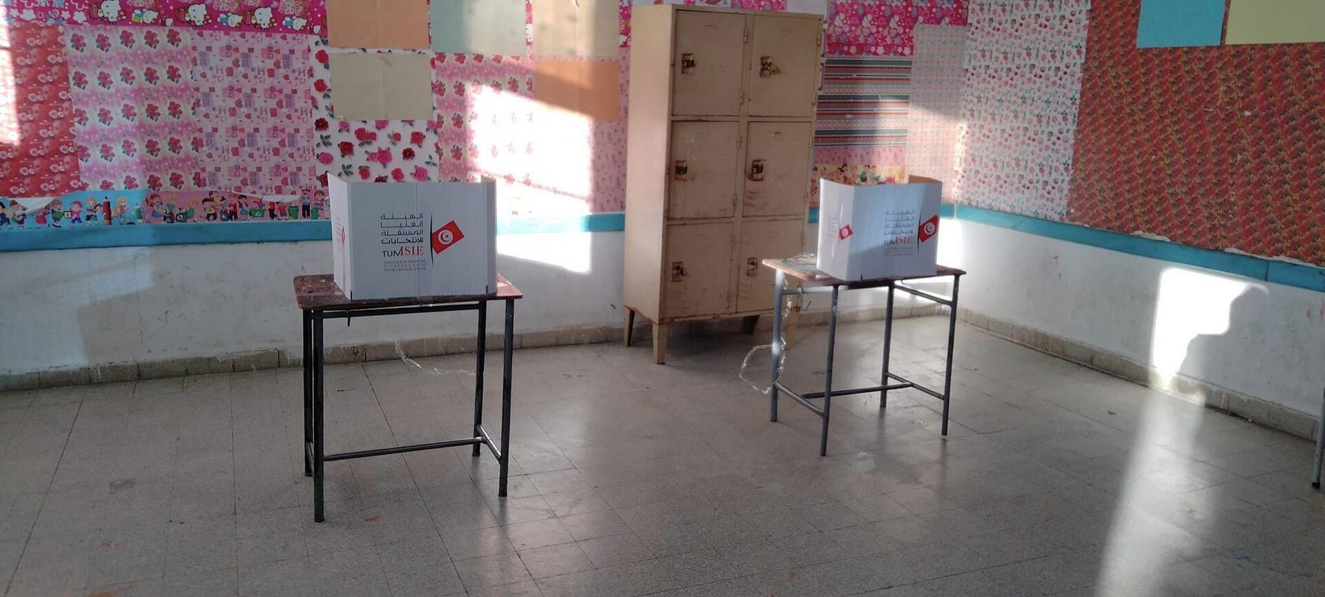 التونسيون يتوجهون لمكاتب الاقتراع للتصويت في الدور الثاني من انتخابات المجالس المحلية