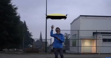 تكنولوجيا: تطوير مظلة طائرة تتبعك أثناء المطر.. صور