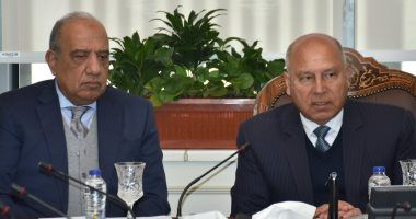 وزيرا النقل وقطاع الأعمال العام يبحثان التعاون المشترك لتوطين صناعة الاتوبيسات.. صور