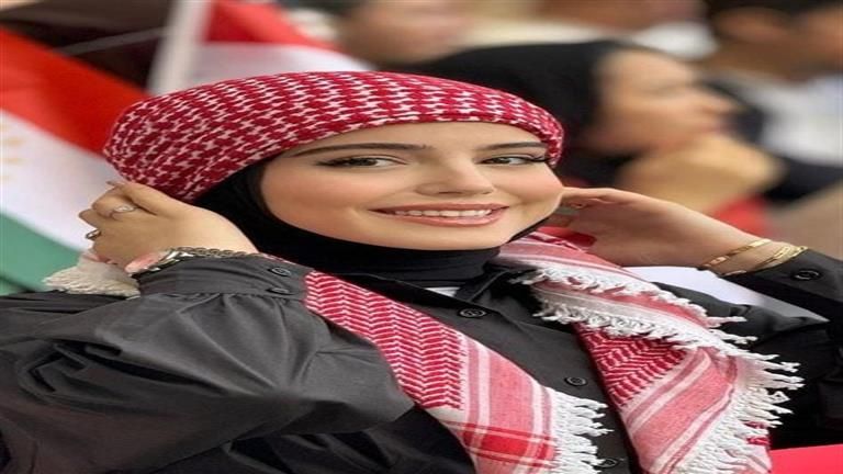 مشجعة أردنية تخطف الأنظار في كأس آسيا لهذا السبب (صور)