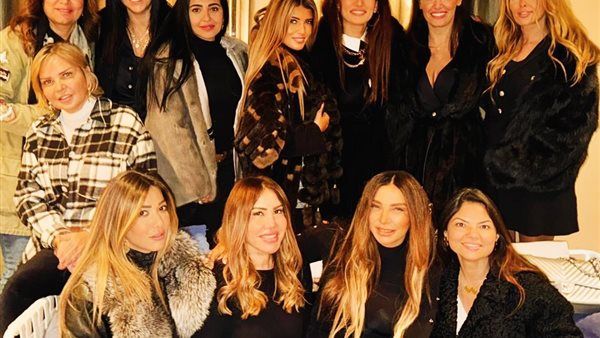 زينة تحتفل بعيد ميلادها برفقة أصدقائها.. أدامكم الله في حياتي