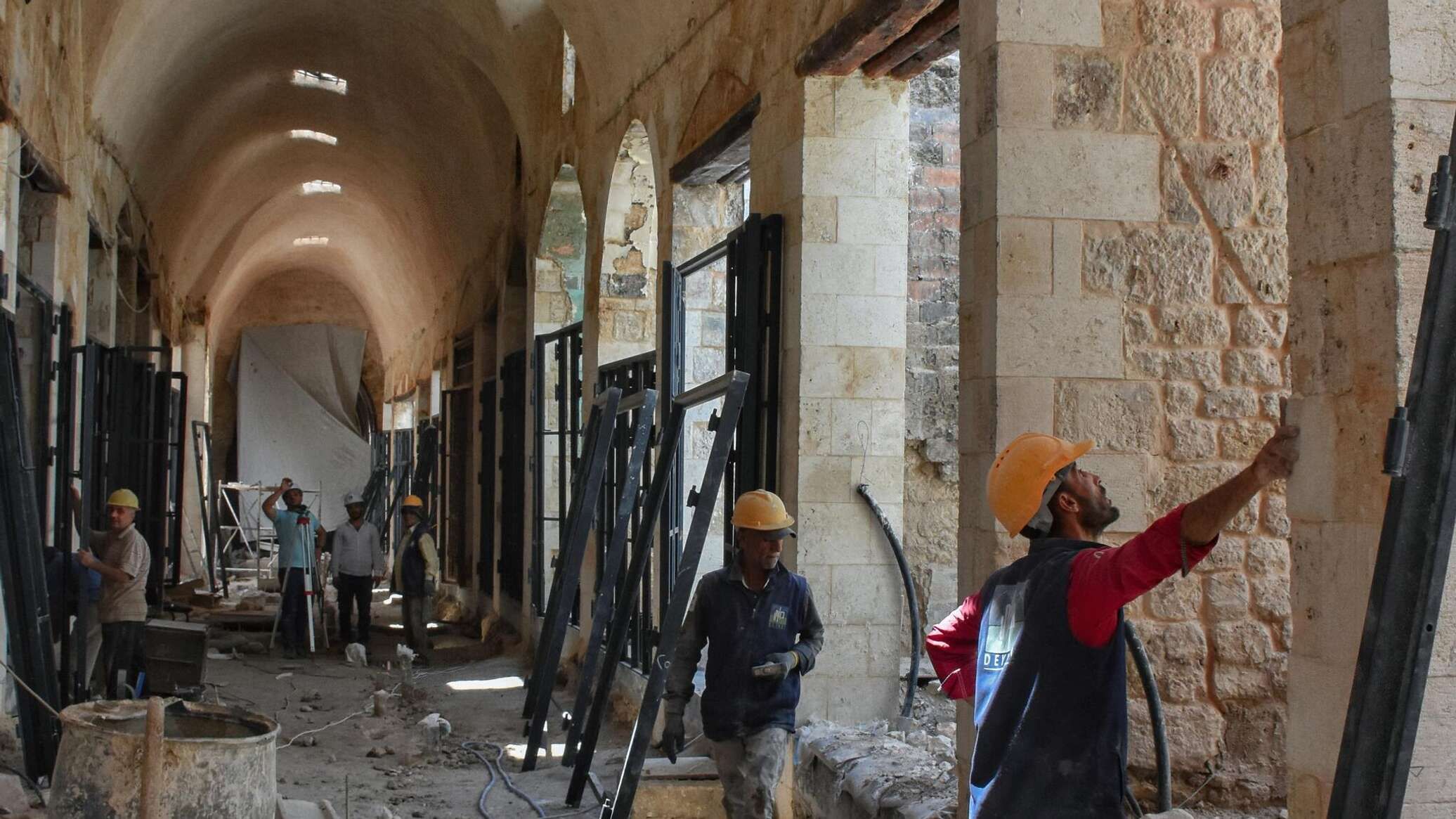 عام على فاجعة الزلزال.. ثلاثية الموت التي توالت على حلب