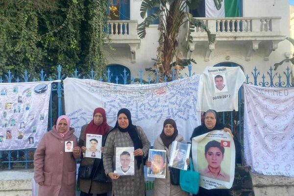 فقدوا في عرض البحر.. عائلات تونسية تطالب بالكشف عن مصير أبنائها فقدوا في عرض البحر.. عائلات تونسية تطالب بالكشف عن مصير أبنائها - الخليج 365 عربي