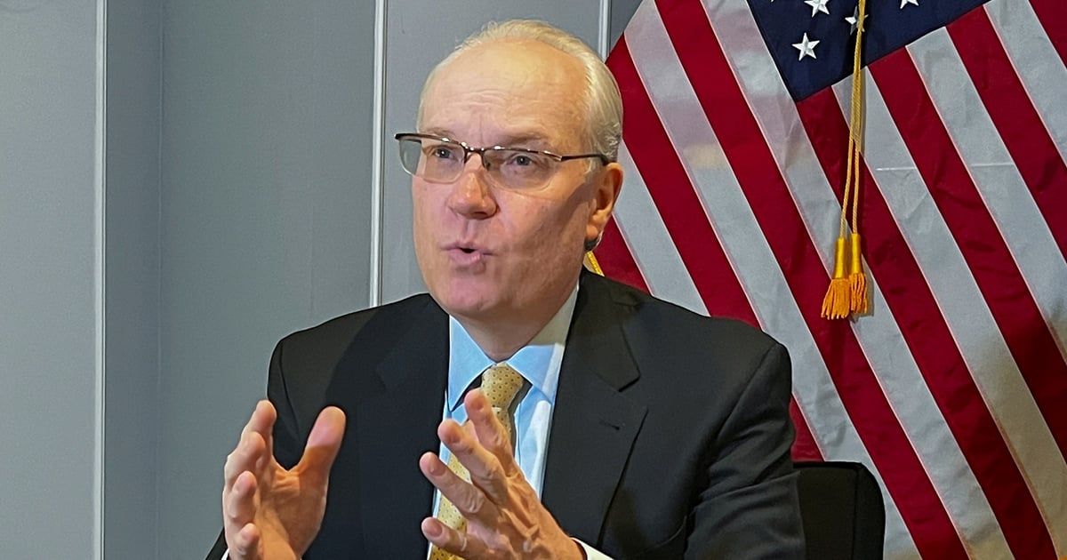 المبعوث الأمريكي لليمن: جهود دبلوماسية للحد من هجمات الحوثيين في البحر الأحمر