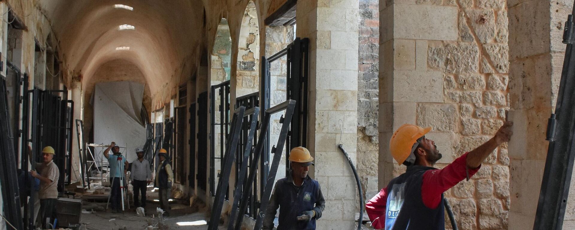 عام على الزلزال.. مسؤول سوري: 329 طائرة مساعدات وصلت من دول كسرت الحصار الغربي