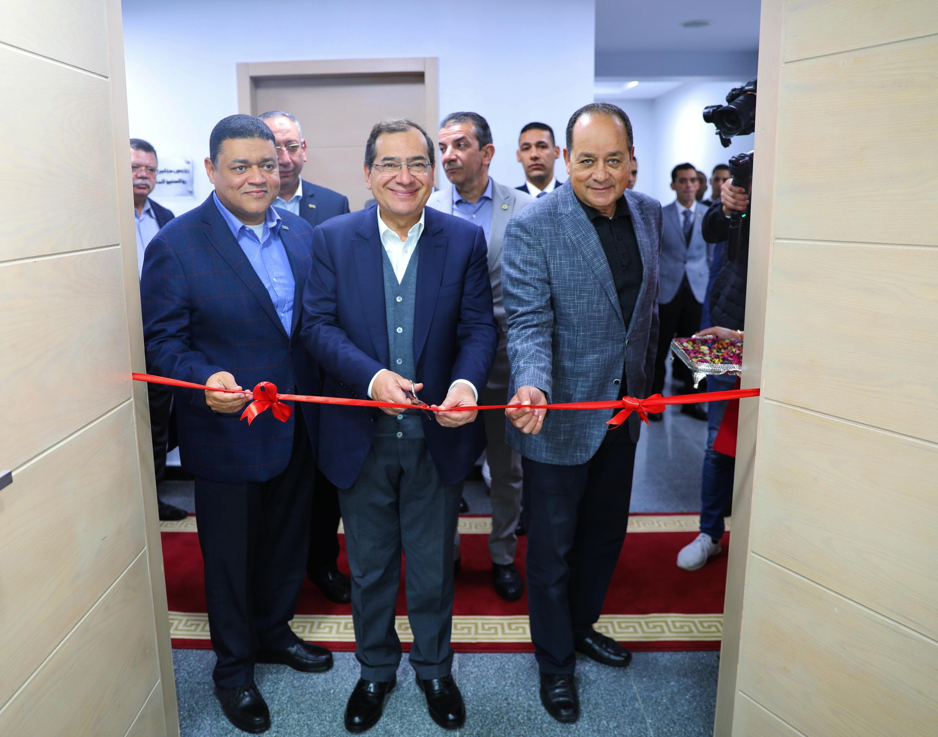 وزير البترول يتفقد توسعات محطة ضواغط غاز دهشور ومركز التحكم التبادلى الجديد