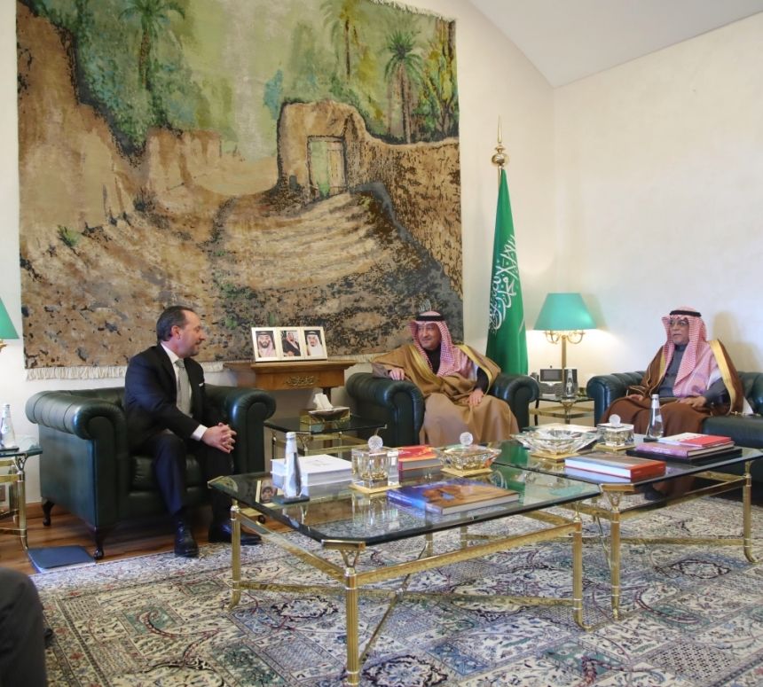 نائب وزير الخارجية يبحث الأوضاع السودانية مع المستشار الأمريكي الخاص بالسودان