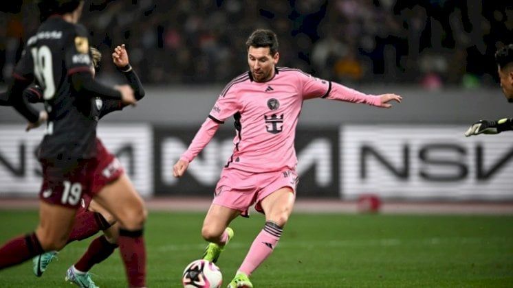 ميسي يشارك لنصف ساعة أمام فيسيل كوبي الياباني