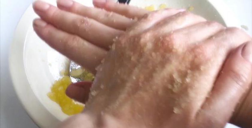 وصفات لأصابع فاتحة دون غمقان.. السر في التركيبة صورة تعبيرية