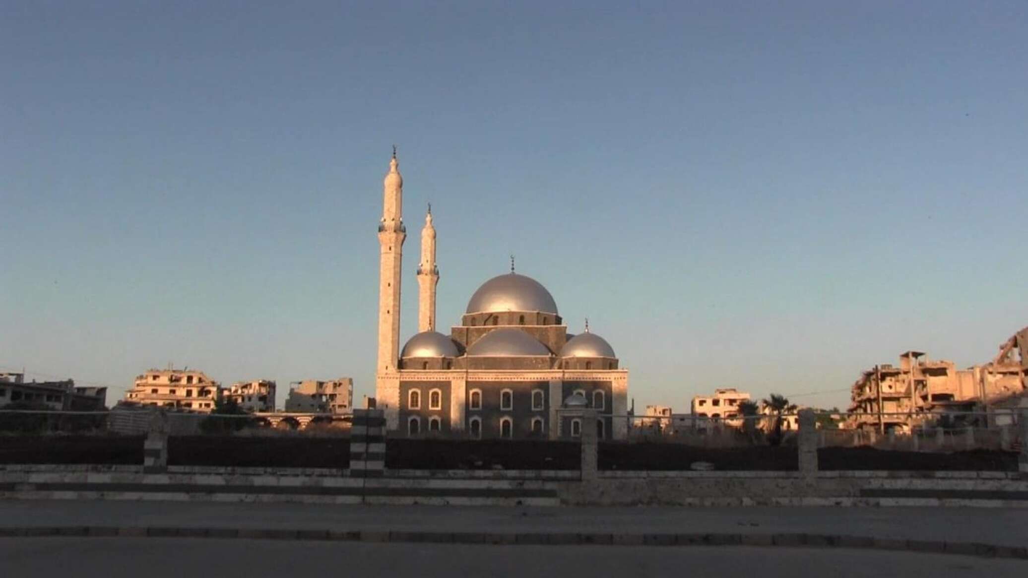 مقتل 7 مدنيين وإصابة 13 آخرين جراء العدوان الإسرائيلي على مدينة حمص