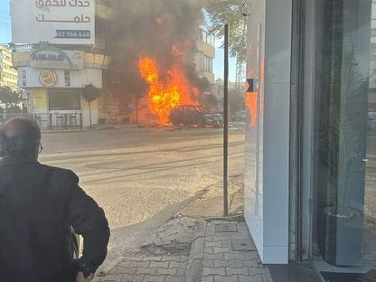 إسرائيل تستهدف سيارة مسؤول في "حزب الله" جنوب لبنان