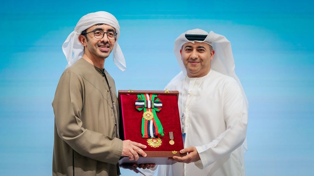 رئيس الدولة يمنح 10 من سفراء الدولة وسام زايد الثاني من الطبقة الأولى