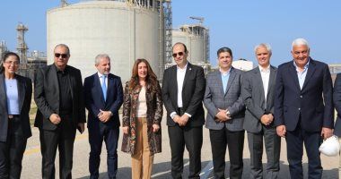 زيارة السفيرة الأمريكية لمصنع دمياط لإسالة الغاز الطبيعي