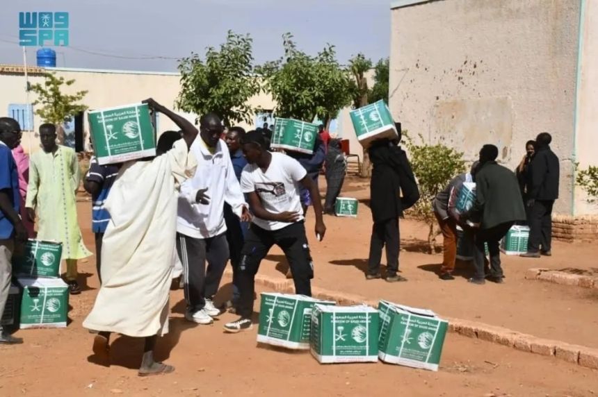 "الملك سلمان للإغاثة".. مساعدات طبية في حجة وغذائية إلى سنجة بالسودان
