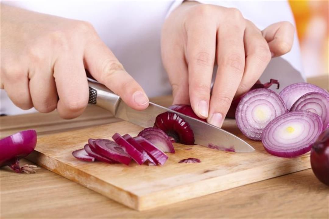 5 أشياء تحدث لجسمك عند تناول البصل الأحمر.. لن تصدق