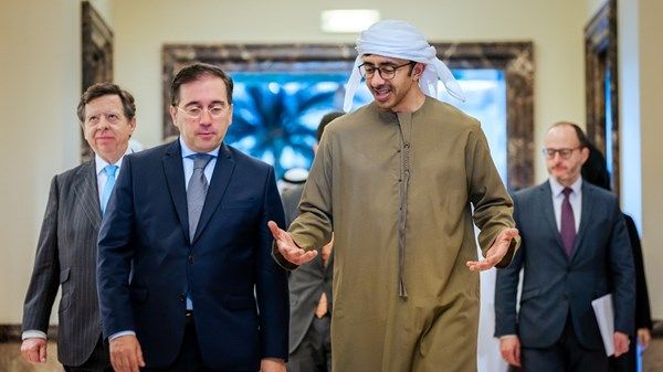 عبدالله بن زايد يستقبل وزير خارجية إسبانيا ويبحثان التطورات في المنطقة