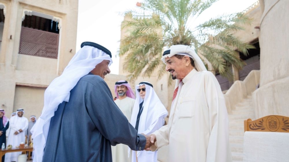 حاكم عجمان وولي عهده يستقبلان المواطنين في برزة الحصن