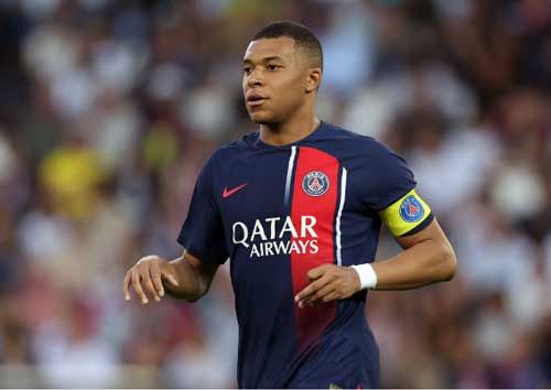 برشلونة يكشف حقيقة بيع نجومة للتعاقد مع مبابي