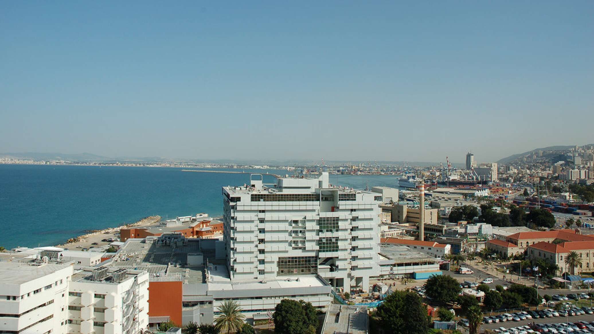 "القبة الحديدية" الإسرائيلية تعترض هدفا جويا قبالة خليج حيفا