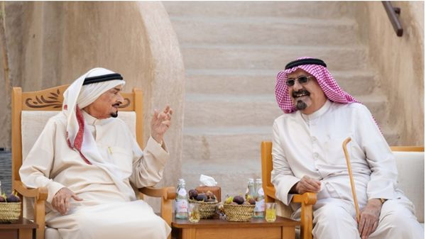 حاكم عجمان وولي عهده يستقبلان المواطنين في برزة الحصن