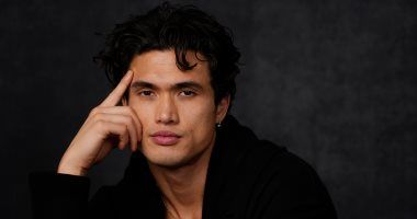 تشارلز ميلتون يقترب من بطولة فيلم عن الحرب لم يستقر على عنوانه