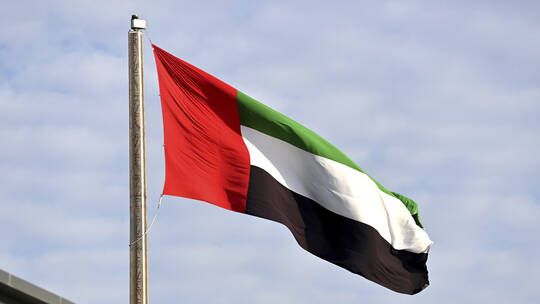 الخليج اليوم .. الإمارات تعرب عن قلقها من تداعيات الهجمات على الملاحة بالبحر الأحمر وتدعم الجهود لحل أزمة اليمن