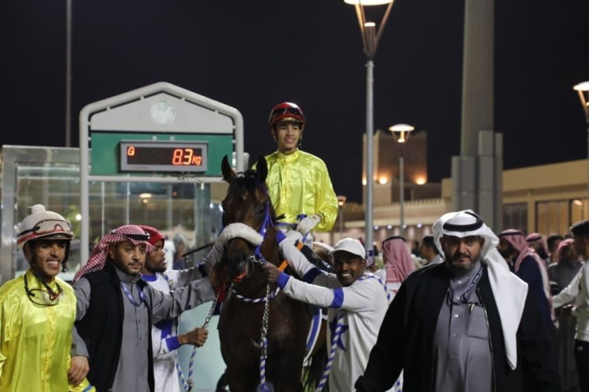 صور| تتوّيج الطالب مهند النصار بطلاً لكأس "فارس التعليم" للفروسية