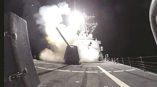 استهداف زوارق مفخخة وصواريخ «حوثية» في اليمن
