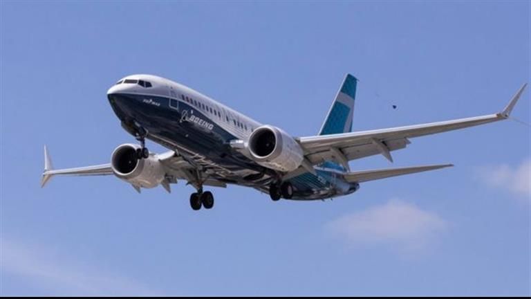 واقعة صادمة.. راكب يفتح باب طائرة والسبب غير متوقع