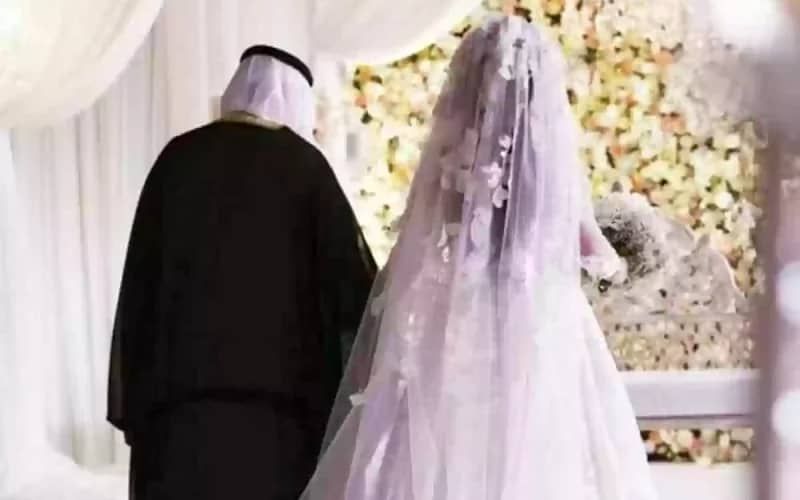 أهداها سلسلة أكثر من 50 جرام عيار 21 : سعودي تزوج من فلبينية ويهديها الكثير .. شاهد