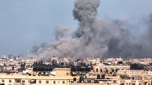 مستشار ألمانيا يطالب إسرائيل بتوخي معايير القانون الدولي