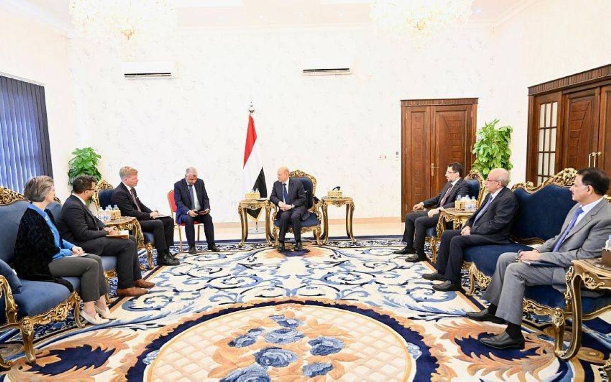 الحوثي يحاصر قريتين ويفجر منازل إب