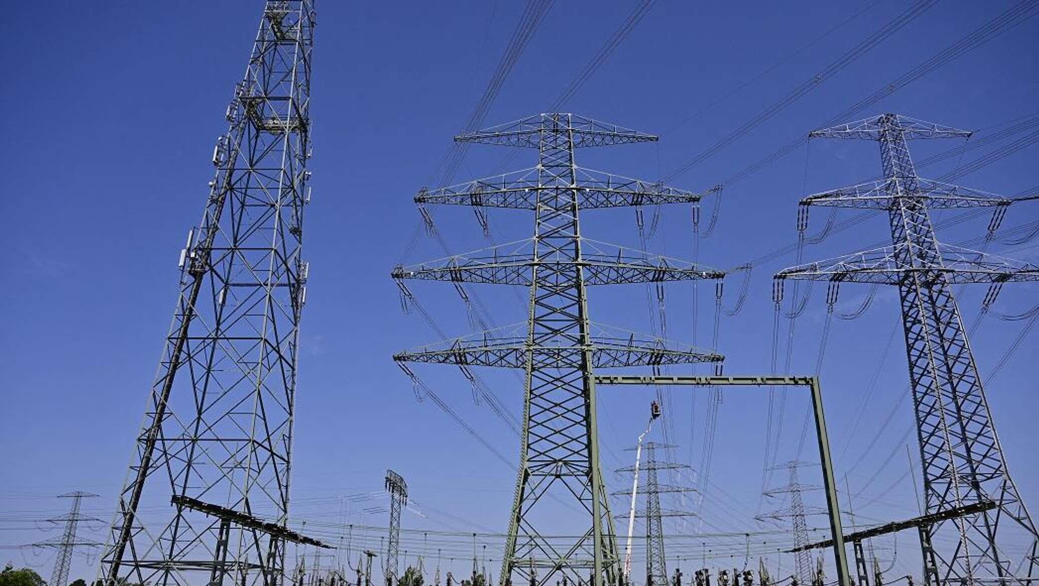 الأردن يوقع اتفاقية الربط الكهربائي مع العراق والبداية بـ40 ميغاوات