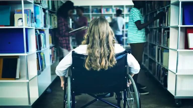 صحتها سليمة.. زوجان يجبران ابنتهما على استخدام كرسي متحرك لمدة 5 سنوات.. لن تتخيل السبب