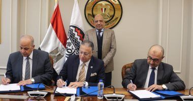 وزير قطاع الأعمال يشهد توقيع عقد إنشاء وإدارة وتشغيل مصنع لإنتاج منتجات الكلور