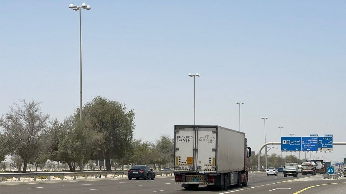 الامارات | منع دخول الشاحنات والمركبات الثقيلة جزيرة أبوظبي بعد غد الثلاثاء