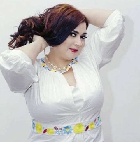 شاهد بالفيديو.. بعد انتشار شائعة حصولها على الجنسية المصرية.. حسناء الفن السوداني “مونيكا” تغني باللهجة المصرية