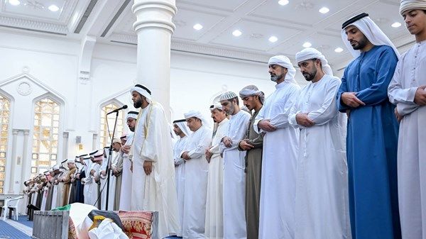حاكم عجمان وولي عهده يؤديان صلاة الجنازة على جثمان شهيد الوطن خليفة البلوشي