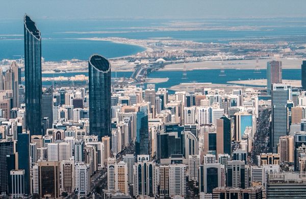 العمل والدراسة عن بعد في أبوظبي يوم غد الاثنين