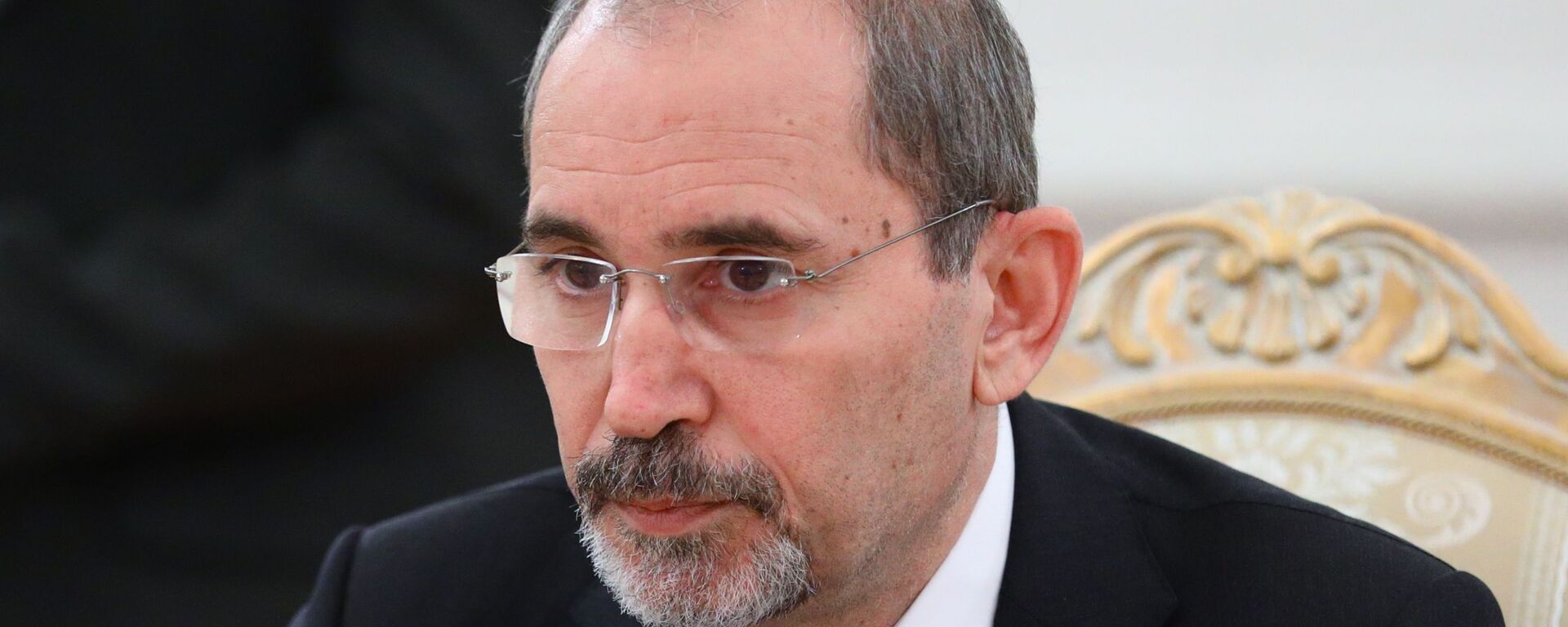 الأردن يوقع اتفاقية الربط الكهربائي مع العراق والبداية بـ40 ميغاوات